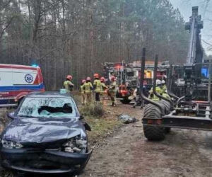 Wypadek na trasie Drygały - Bemowo Piskie. Cztery osoby ranne! Jedną zabrał śmigłowiec [FOTO]