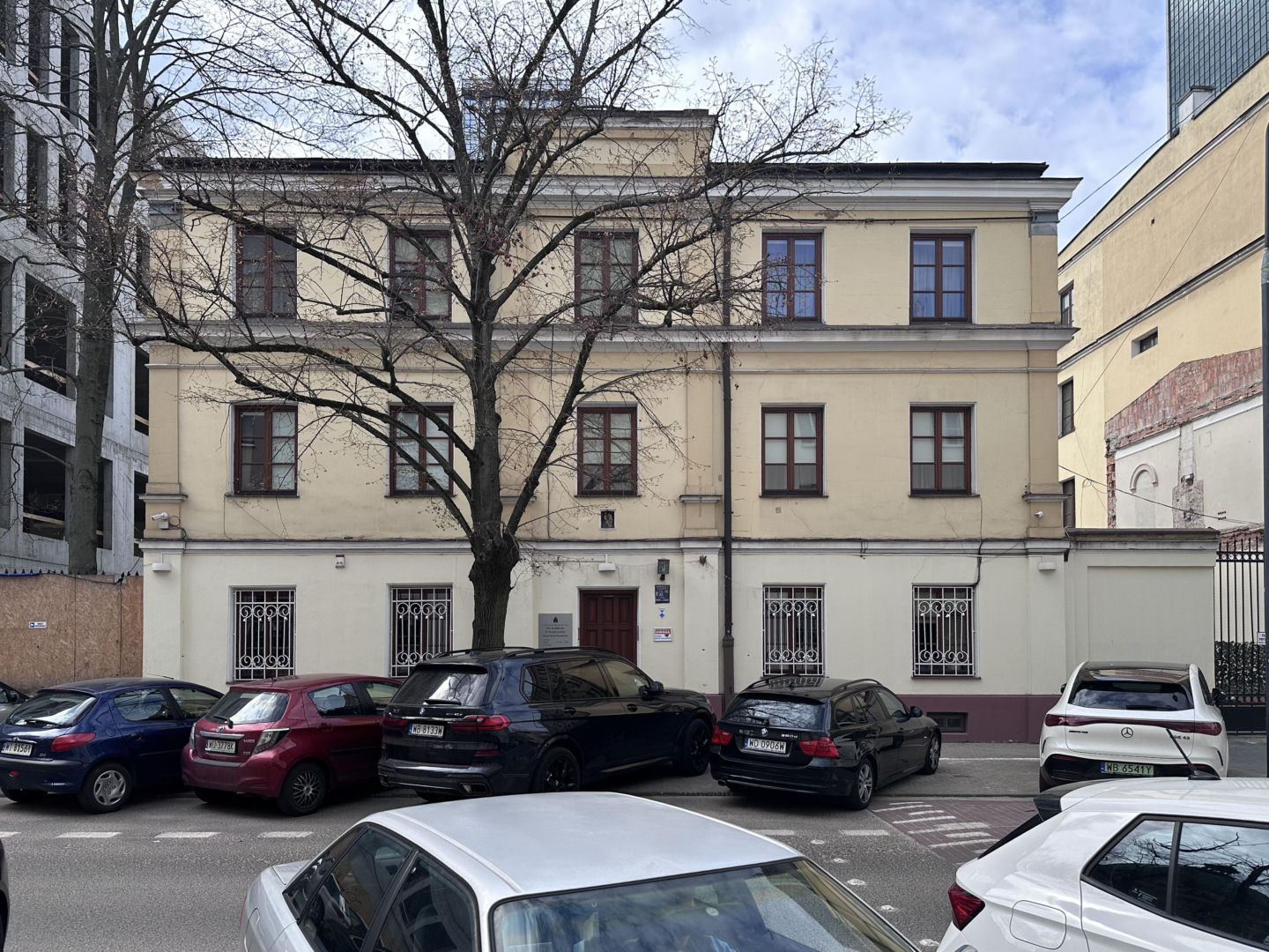 Plebania na zlikwidowanym cmentarzu Świętokrzyski w Warszawie