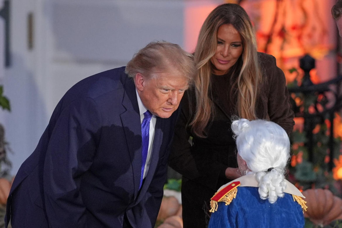 Cukierek albo psikus! Trump zaskoczył pod Białym Domem