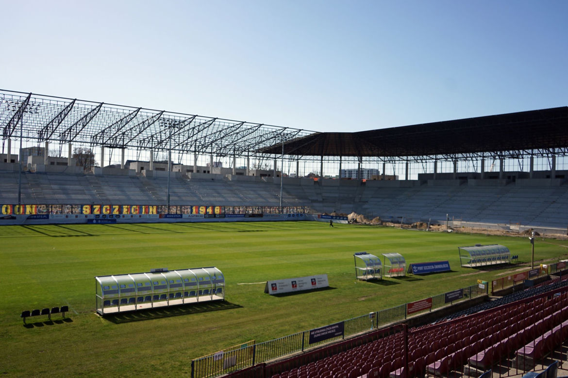 Zachodnia trybuna stadionu w Szczecinie już zadaszona