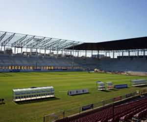 Zachodnia trybuna stadionu w Szczecinie już zadaszona