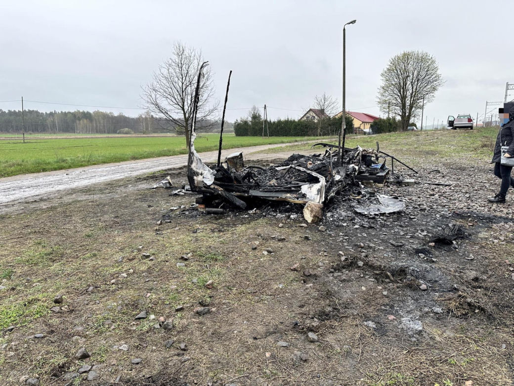 Mężczyzna zginął w nocnym pożarze przyczepy kempingowej