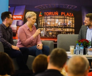 Otylia Jędrzejczak i Filip Chajzer w Toruniu. Tłumy na spotkaniu!