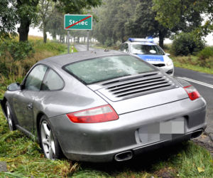 Wypadek Porsche w miejscowości Stolec