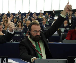 Europoseł potępiał gejów. Przyłapano go na orgii z 25 facetami!