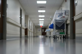 Operacje kręgosłupa dzieci w Szczecinie. Szpital Zdroje wznowi zabiegi, ale co z ważnym sprzętem?