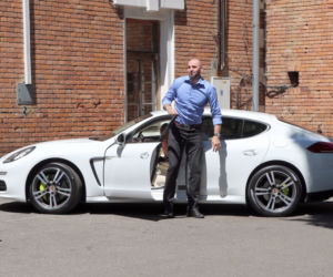 Marcin Gortat jeździ Porsche Panamera S E-Hybrid