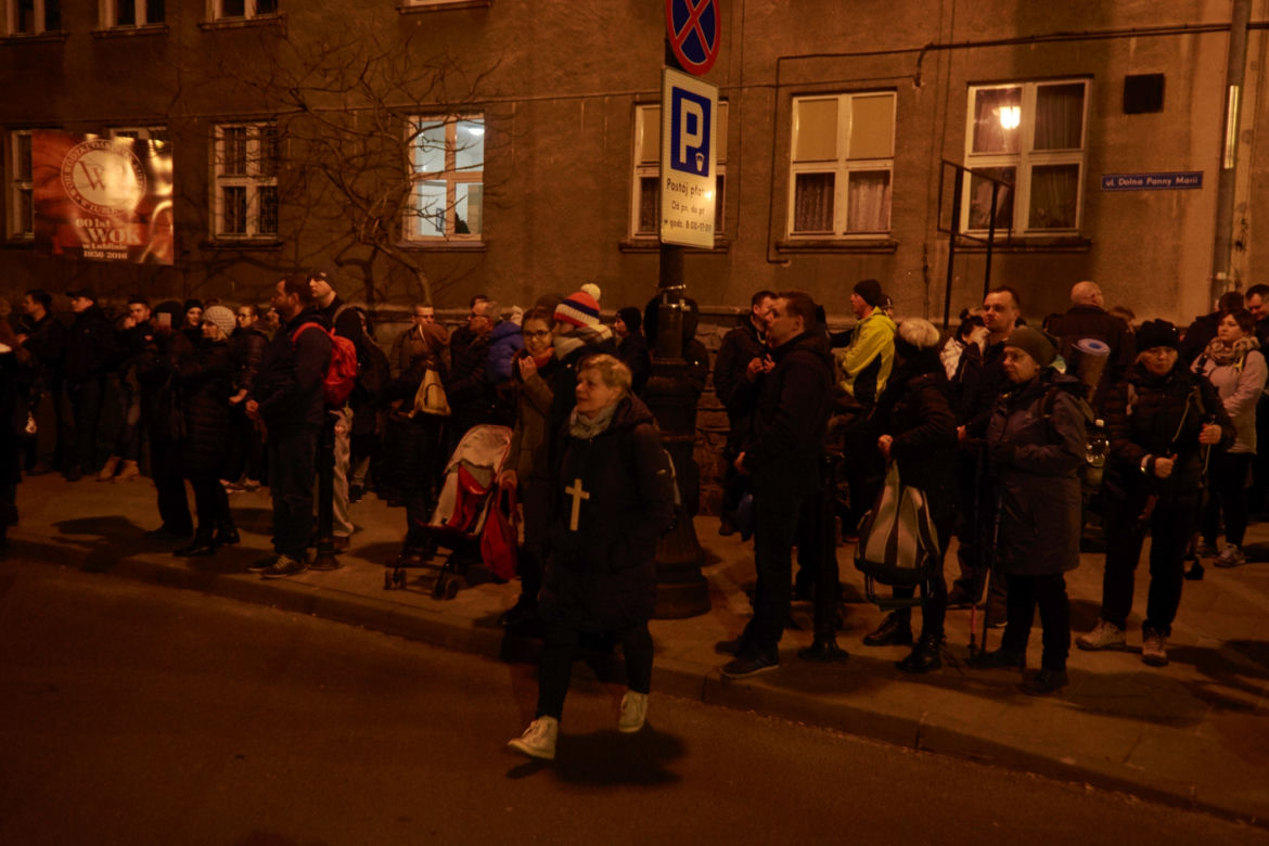 Ekstremalna Droga Krzyżowa. Kilka tysięcy osób na nocnym nabożeństwie