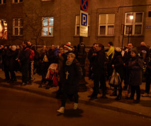 Ekstremalna Droga Krzyżowa. Kilka tysięcy osób na nocnym nabożeństwie