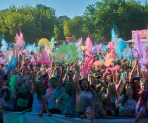 Lublin: Festiwal Kolorów 2018. Kolory Holi wystrzeliły w powietrze!