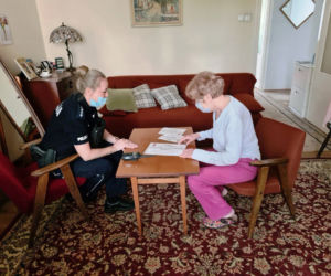 Policjanci edukują seniorów w Warszawie