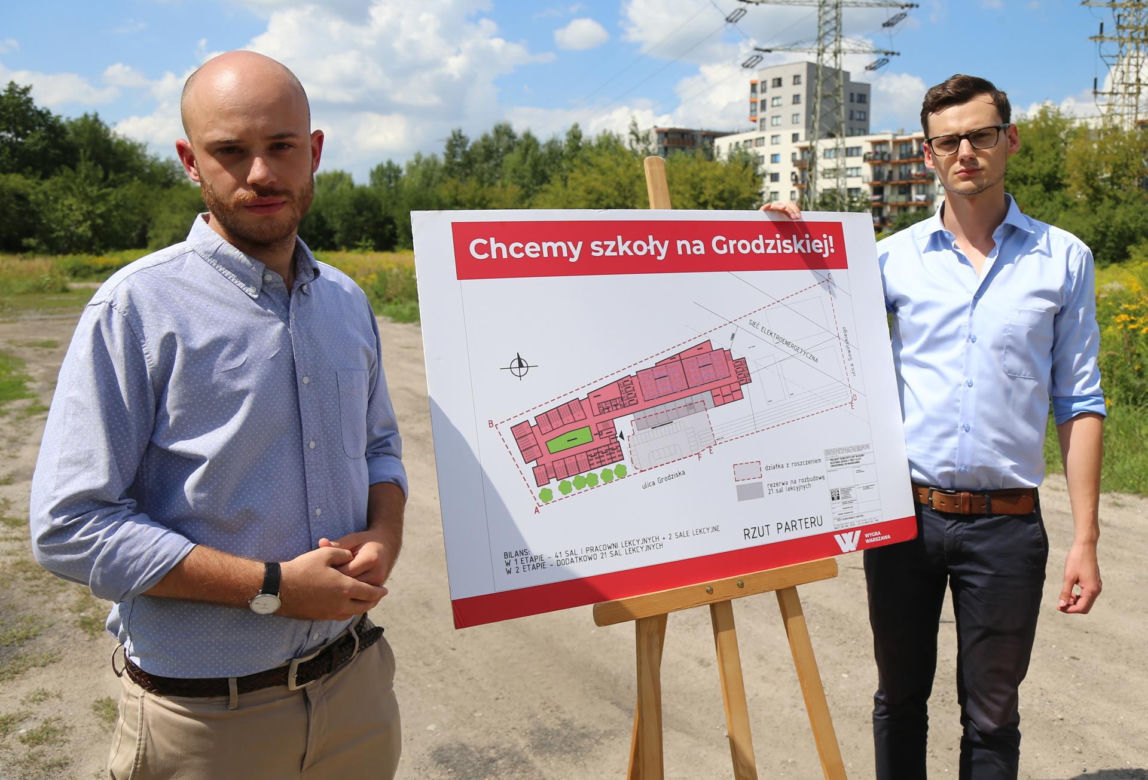 Rodzice z Woli apelują do sędziów. Konflikt o szkołę na Odolanach trwa