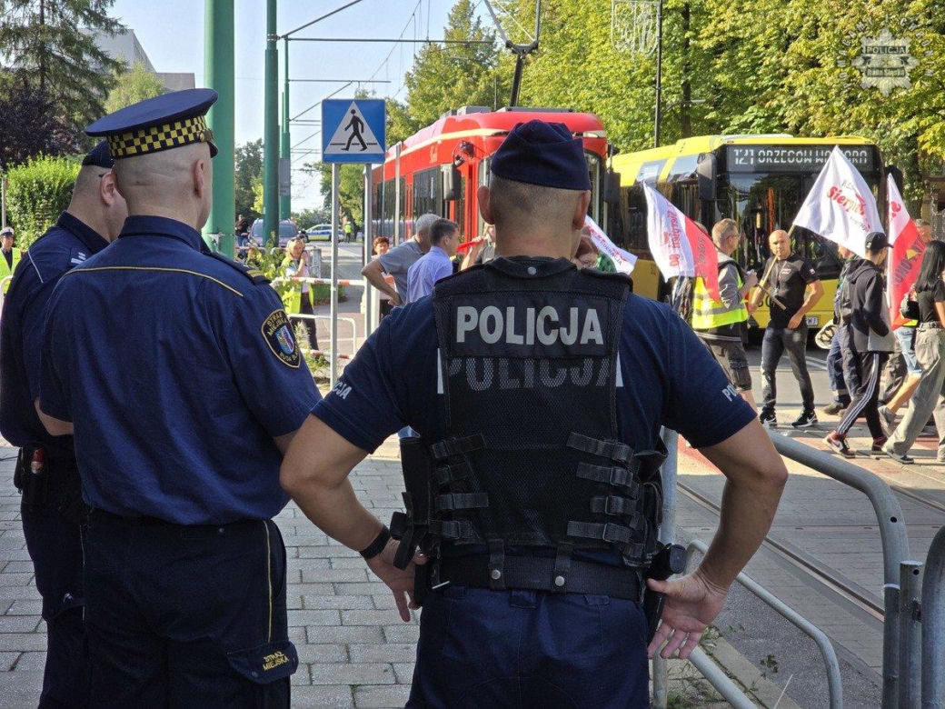 Protest hutników w Rudzie Śląskiej.  "Nie dla stali ze wschodu"