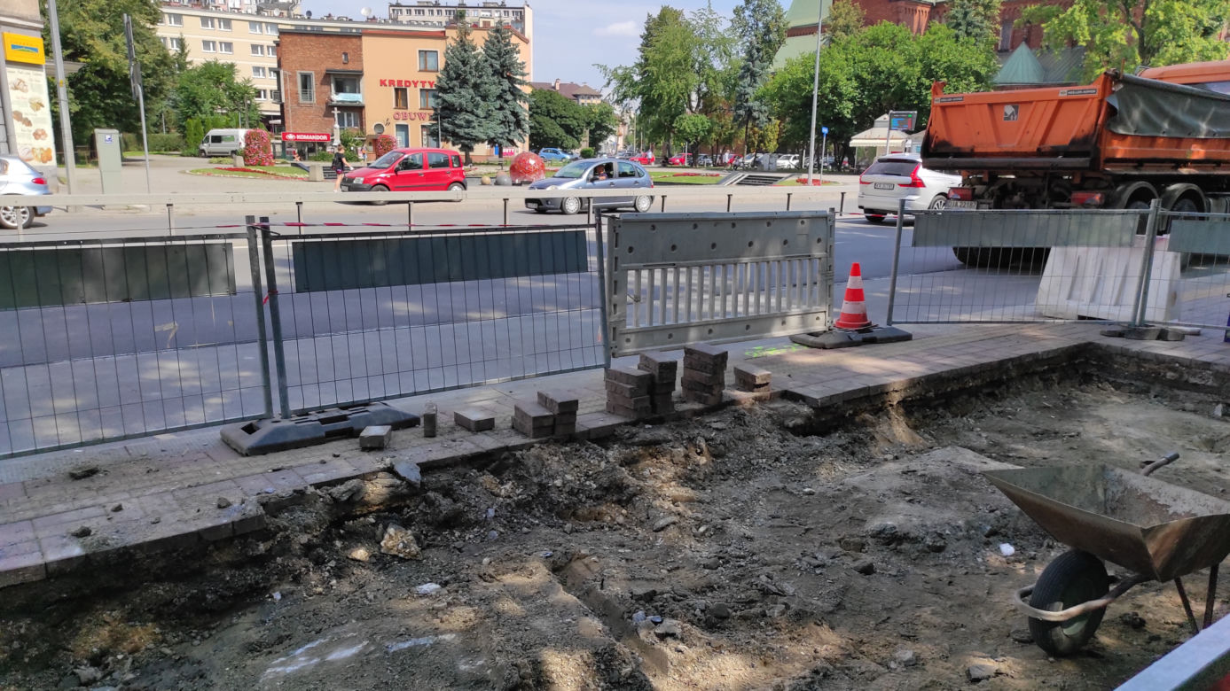 Prace przy budowie węzła przesiadkowego Krakowska-Planty w Tarnowie