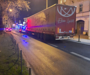Poznań: Zaparkował tira i zasnął! Mandat był nieunikniony! Pauza po turecku