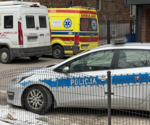 Na klatce schodowej znaleziono zwłoki mężczyzny. Tajemnicza śmierć w starej kamienicy