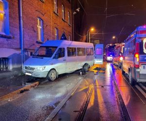 Łódź. Pięcioro rannych w wypadku na Widzewie. 30-latek nie ustąpił pierwszeństwa busowi