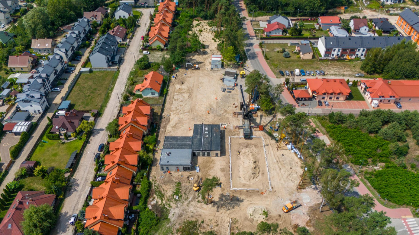 Budowa szkoły modułowej w Kobyłce pod Warszawą