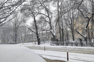Atak zimy w Krakowie. Miasto sparaliżowane, IMGW ostrzega