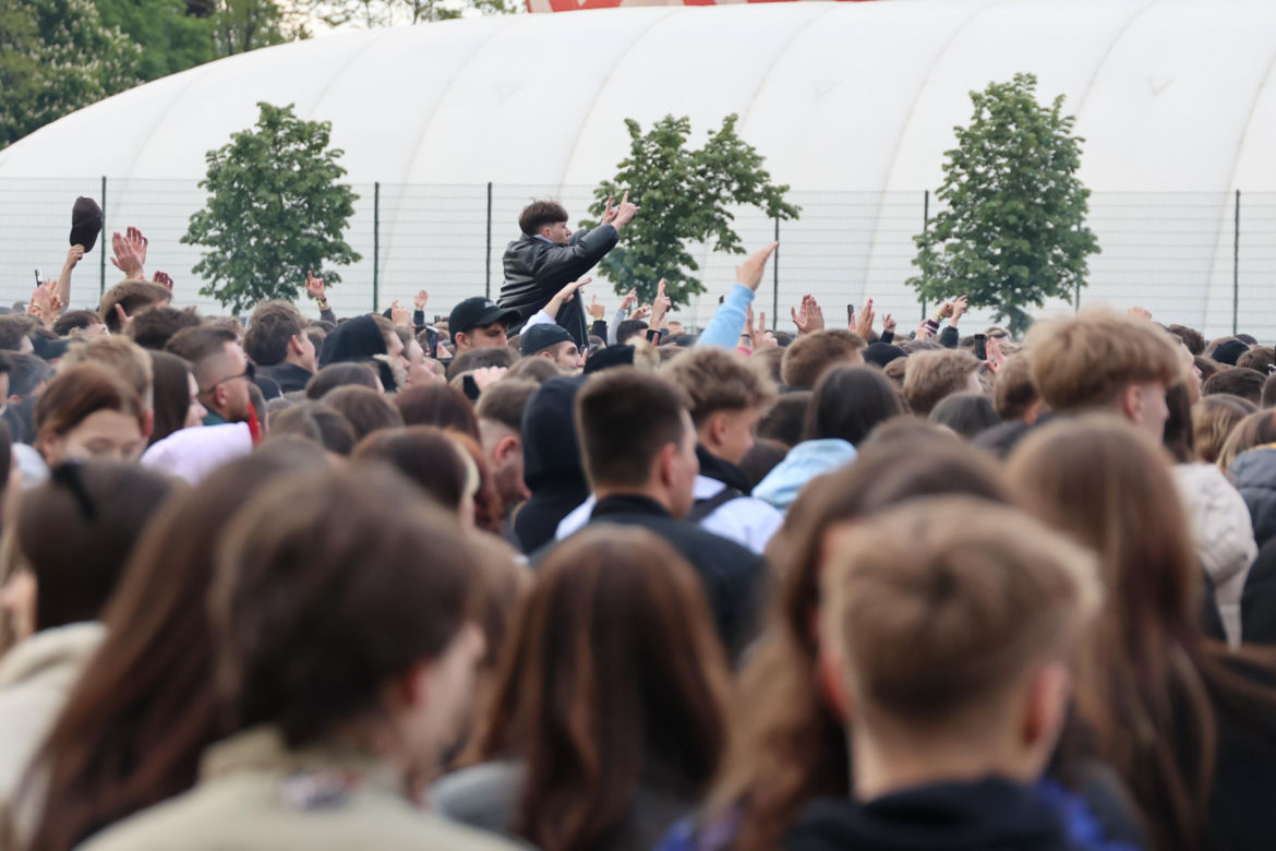 Tłum studentów bawił się pierwszego dnia Juwenaliów Politechniki Lubelskiej 2025
