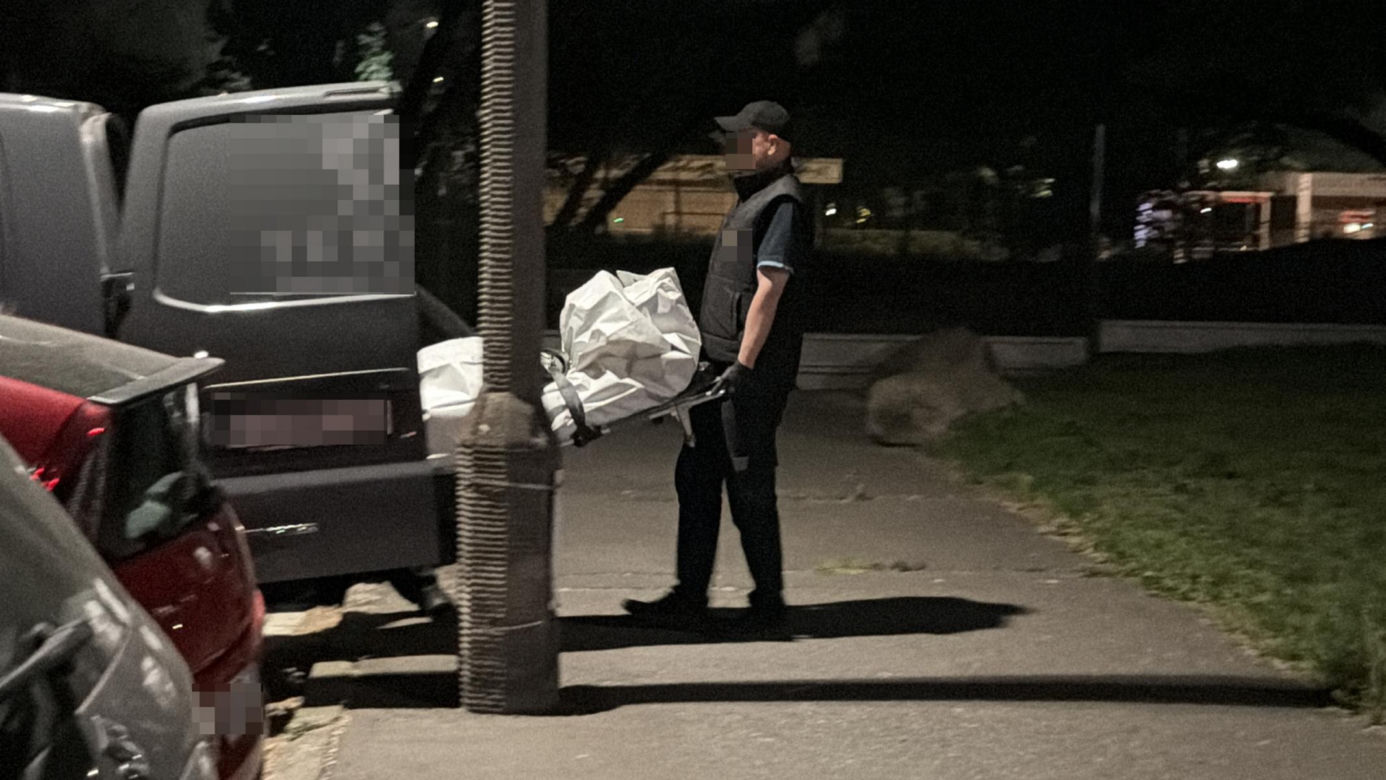 Szok na Żoliborzu! Mężczyzna runął z trzeciego piętra, w mieszkaniu drugie ciało