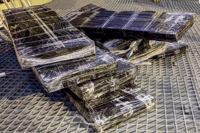 Podlaska KAS udaremniła przemyt papierosów ukrytych w wagonie z lustrami