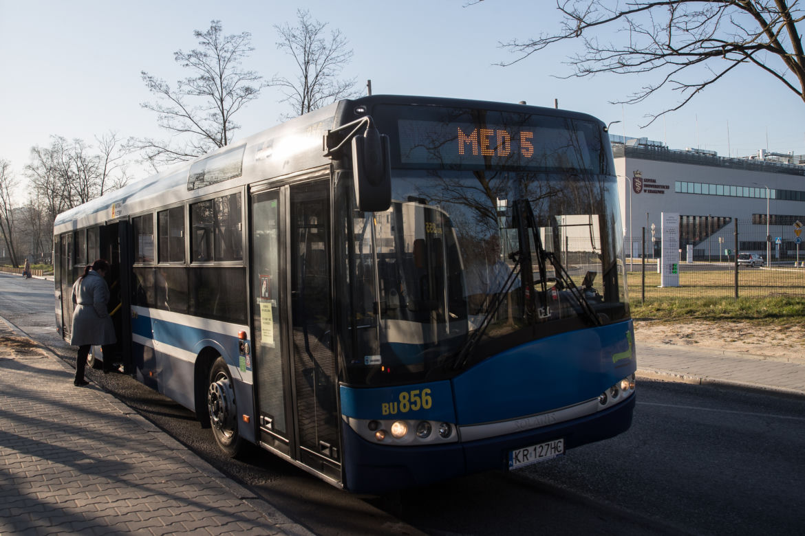Specjalne autobusy dla medyków w Krakowie