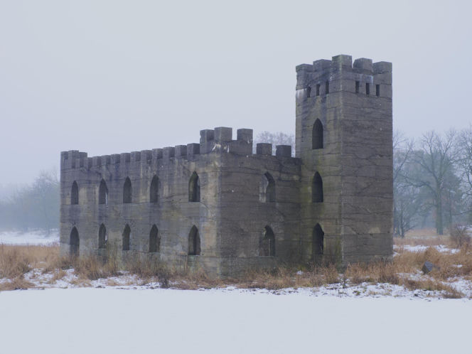 Ostatni zamek. Zamczystość polska: od Wawelu do Stobnicy