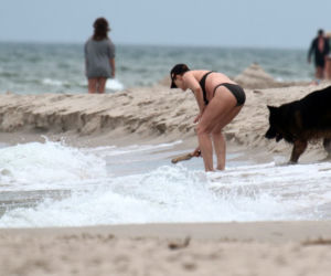 Boska Szapołowska, aktorka na plaży