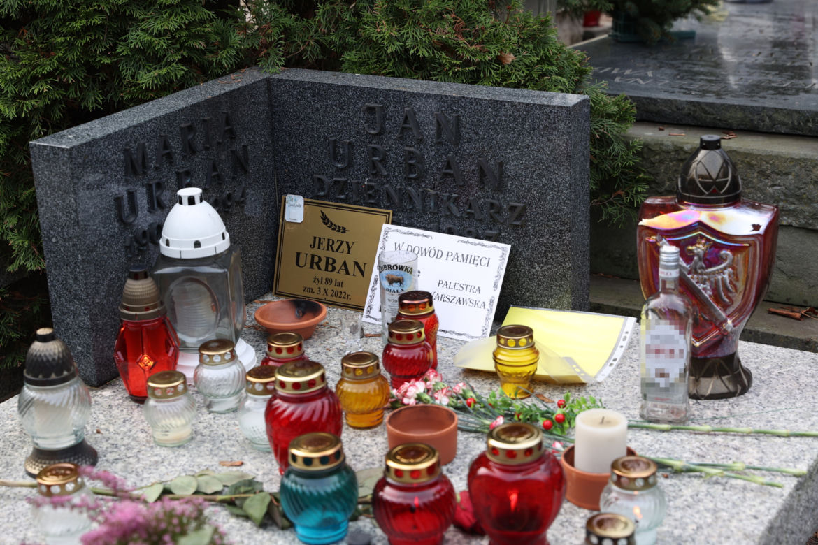 Tak teraz wygląda grób Jerzego Urbana 