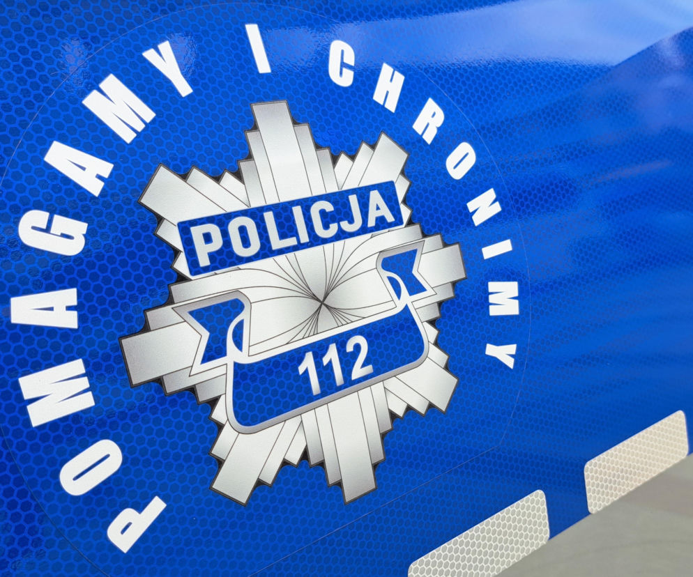Logo policji z napisem Pomagamy i Chronimy oraz numerem 112. O oszustwie na policjanta przeczytasz na Eska Tarnów.