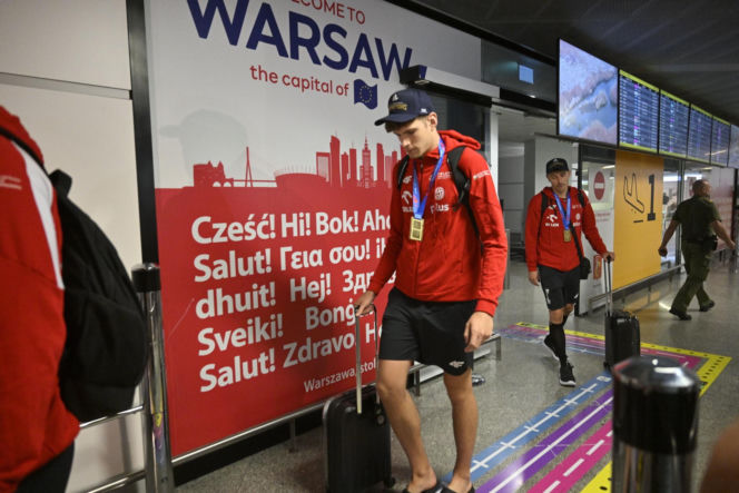 Złoci siatkarze po perypetiach wrócili do Polski