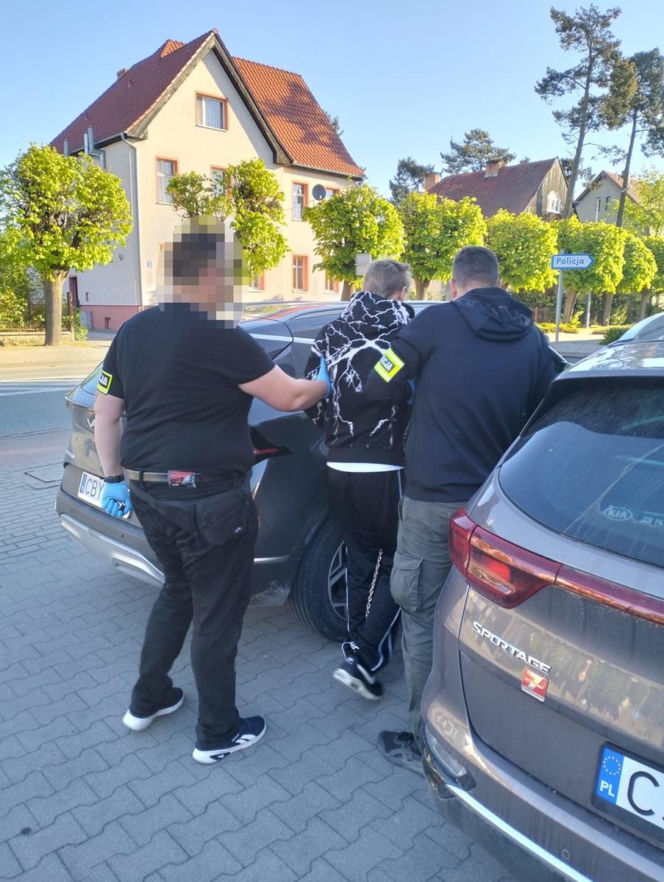 24-latek podczas kłótni miał zaatakować nożem młodszego znajomego. Ranny 21-latek zdołał uciec z mieszkania