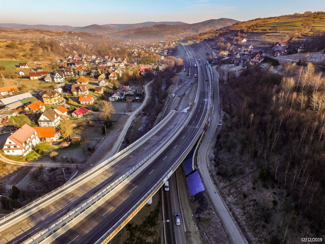 Idzie zima, ale drogowcy nie próżnują! Trwa budowa ekspresowej zakopianki