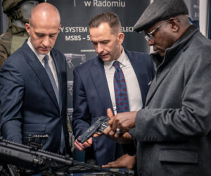 Wizyta delegacji z Nigerii w Fabryce Broni Łucznik. Po Berylach czas na karabinki GROT?