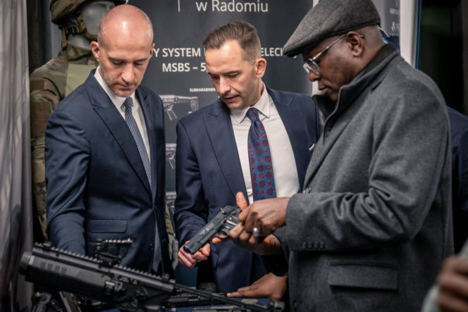 Wizyta delegacji z Nigerii w Fabryce Broni "Łucznik". Po Berylach czas na karabinki GROT?