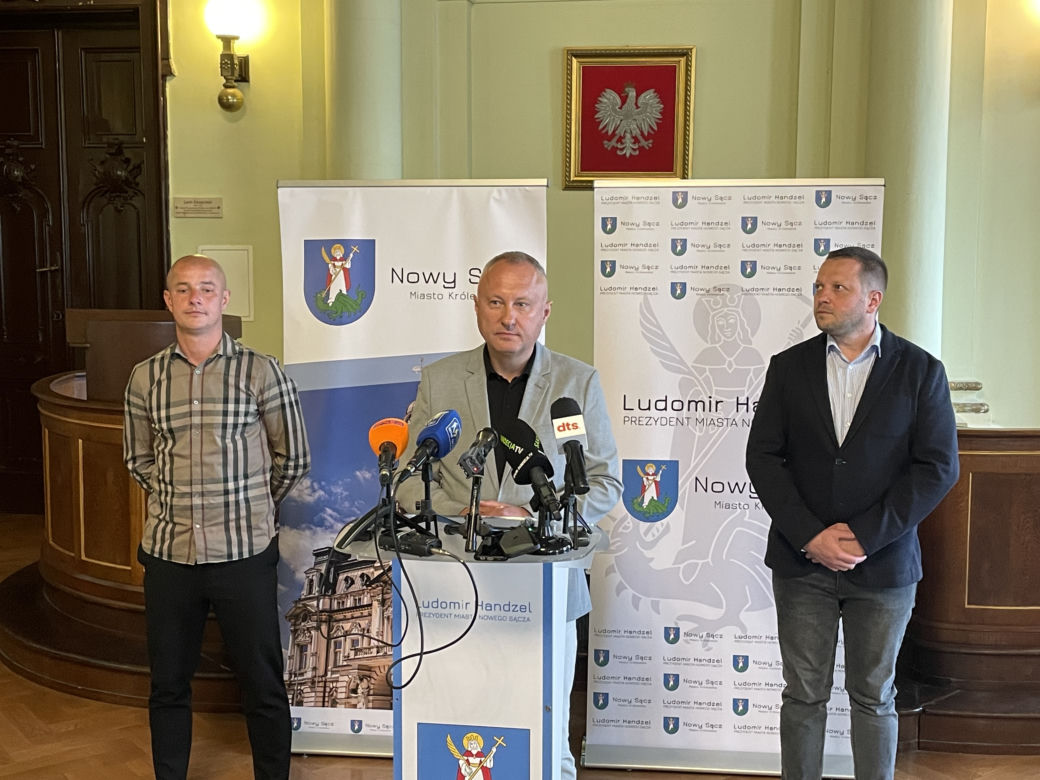 Konferencja prasowa, na której przekazano decyzje w sprawie Sandecji Nowy Sącz