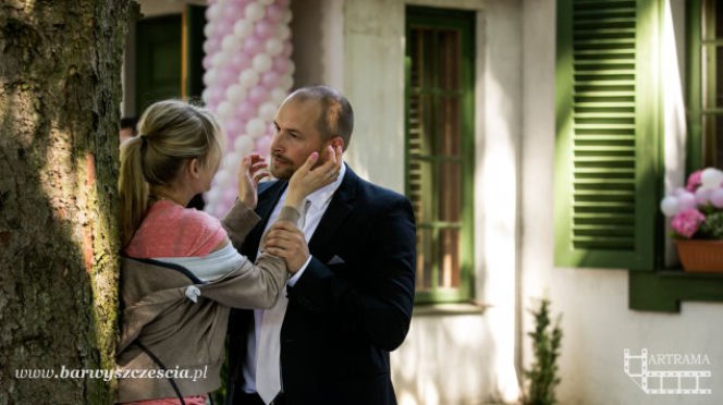Barwy szczęścia odc. 1223. Daniel (Dawid Kartaszewicz), Honorata (Anna Smołowik)