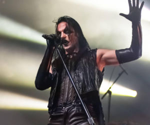 Skrupulatnie wyreżyserowany groteskowy spektakl okraszony nutą surrealizmu – Avatar zawładną Warszawą [RELACJA]