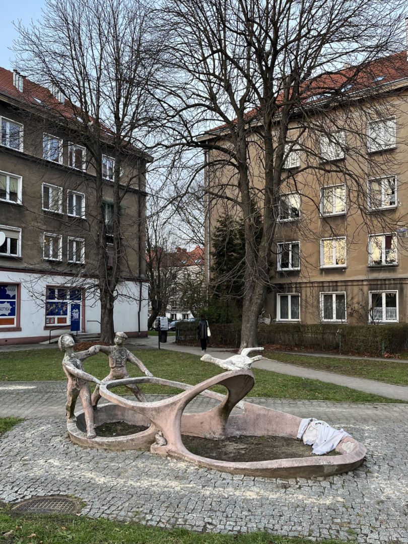 Rzeźba "Chłopcy z gęsią"