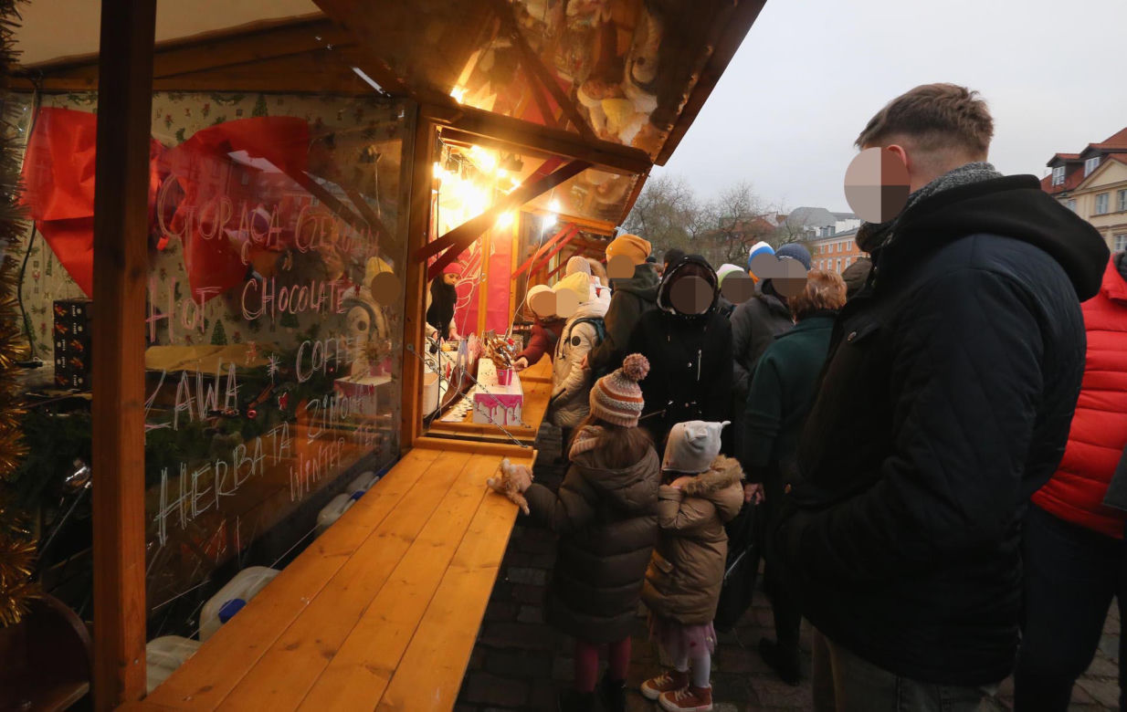 Tłumy na Jarmarku Bożonarodzeniowym 2022 w Warszawie!