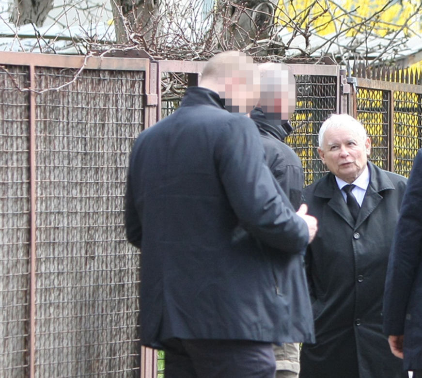 Kaczyński jak gwiazdor! Wpisał się w książkę nieznajomemu 