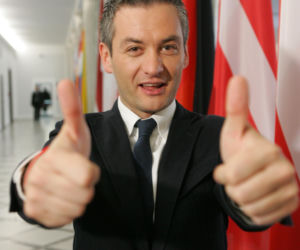 Tak zmieniał się Robert Biedroń