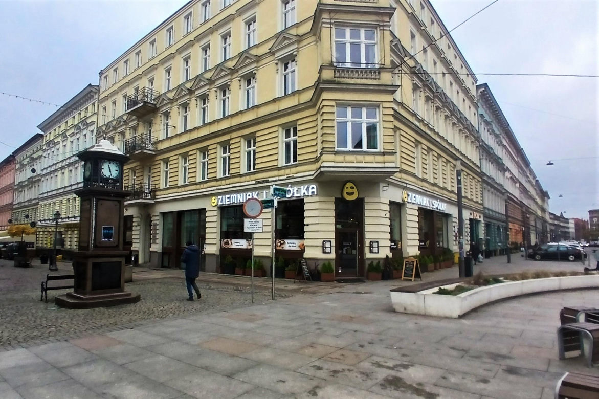 Deptak Bogusława i plac Zamenhofa udawały Paryż w musicalu "Alicja"