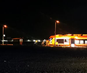 Kotowo: Samochód wjechał pod rozpędzony pociąg! Są ranni!