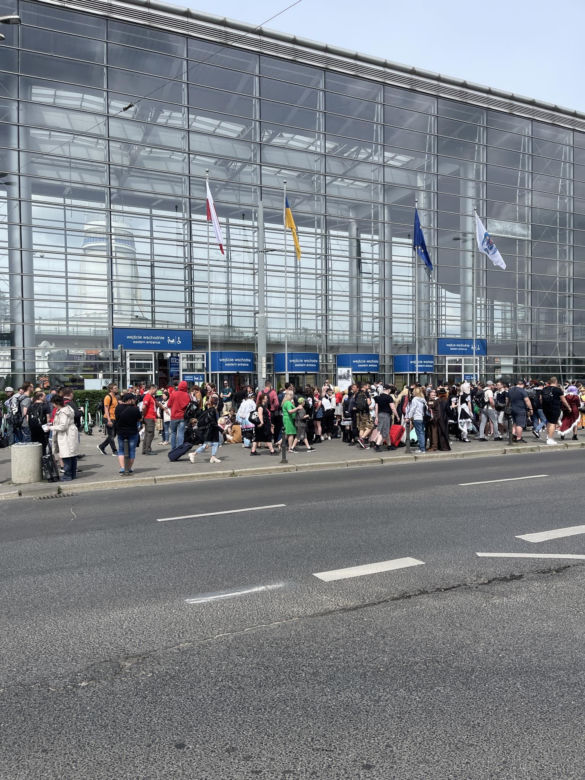 Pyrkon 2024 z kolejnym rekordem! Gigantyczna kolejka do wejścia ustawiała się na kilka godzin przed otwarciem! 