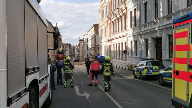 Po zawaleniu się budynku w Goerlitz trwa akcja ratunkowa, wydobyli w nocy ciało 25-latki