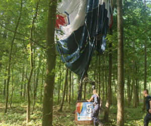 Pilot i dwie pasażerki wypadli z kosza. Balon odleciał w nieznanym kierunku [ZDJĘCIA]