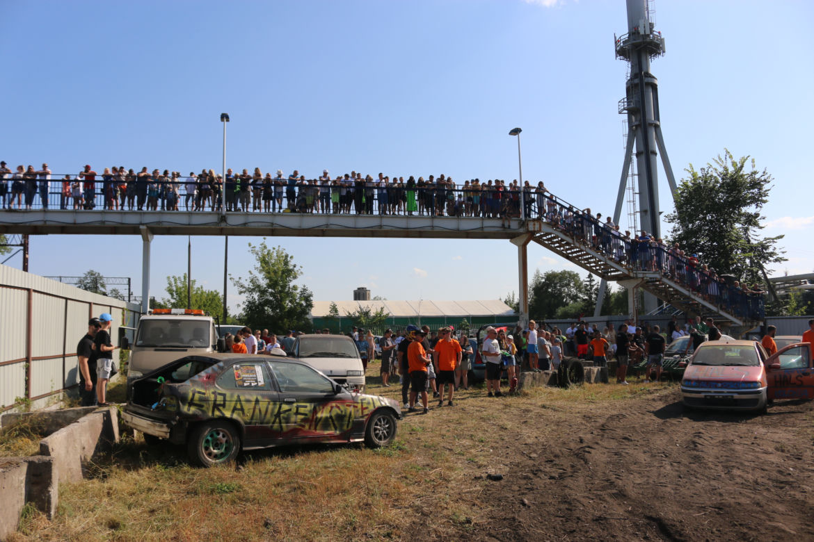 Charytatywny Wrak Race. Andrzej z Plutycz i Adam Kraśko zbierali pieniądze dla chorej Dominiki