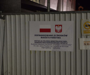 Dzieło ojca Rydzyka dumnie lśni w nocy